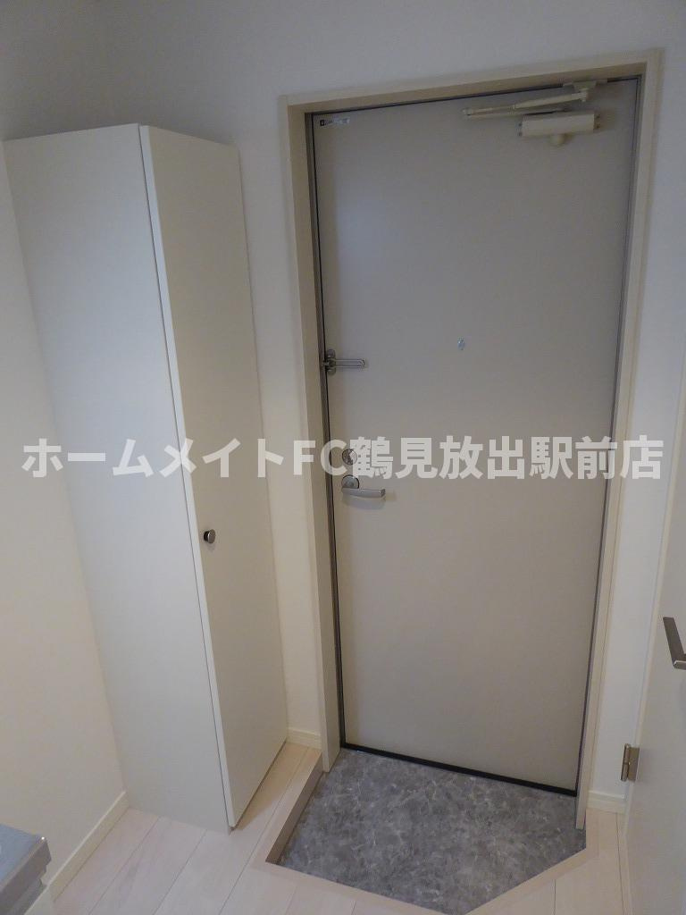 大阪市城東区新喜多東１丁目のハイツの玄関