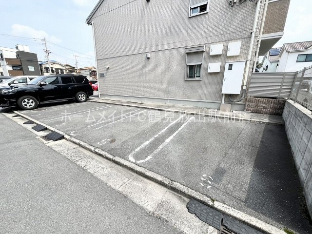 東大阪市稲田本町１丁目のハイツの駐車場