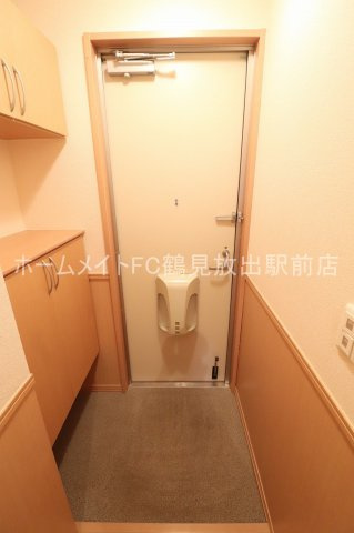 東大阪市稲田本町１丁目のハイツの玄関