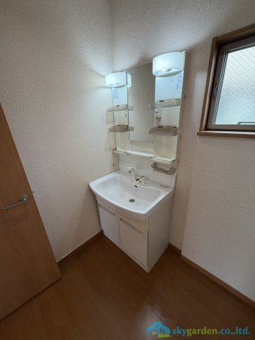 大磯町国府本郷　中古戸建の独立洗面台