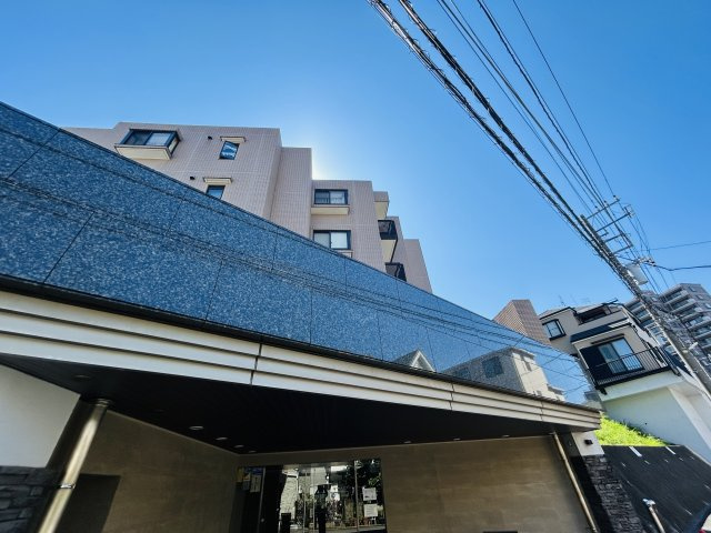 最上階のゆとりある4LDK！トランクルームも完備☆見えない配管部分まで交換されたフルリノベーションマンション『コスモ横濱ガーデン山』