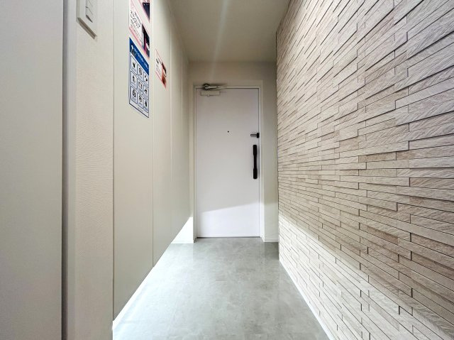 最上階のゆとりある4LDK！トランクルームも完備☆見えない配管部分まで交換されたフルリノベーションマンション『コスモ横濱ガーデン山』の玄関
