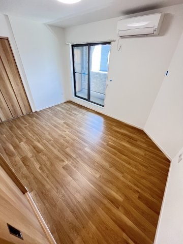 大阪市都島区都島南通１丁目のアパートの居間・リビング