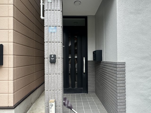 神戸市兵庫区西柳原町戸建の玄関