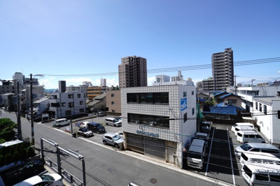 【展望】 | 【上質リノベ】ディアメゾン観音本町リアーレ | 【四季を感じる】
四季の移ろい・爽やかな青空や風を感じられ
自然を愉しめるパノラマビュー。
毎日の暮らしに余裕を感じさせてくれる、
遮る物の無い開放的な眺望を是非、ご堪能ください。