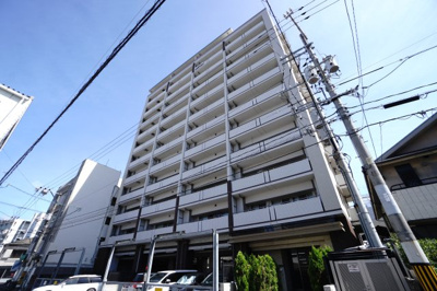 【外観】 | 【上質リノベ】ディアメゾン観音本町リアーレ | 【耐震性】
耐震性の高さを判断するポイントは、
建築確認申請日が1981年6月1日以降の
新耐震基準に適合しているかどうか。
震度６程度の大地震でも
建物が崩壊しないレベルが基準になりました。