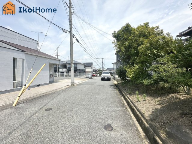 神戸市西区竜が岡４丁目　全３区画2号地　土地の前面道路含む現地写真|●年中無休：当日予約可●前面道路は北西側幅員約6ｍとゆったり！交通量少なく安心の住環境です。