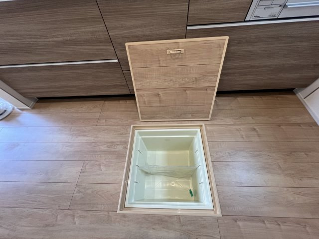 福生市熊川　新築戸建全2棟の収納|床下収納を備え、備蓄品や飲料などの保管にも便利です♪