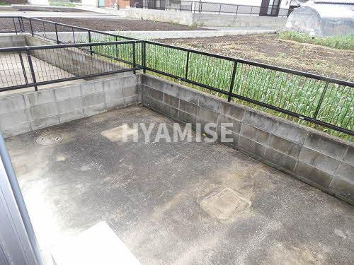 ディアス古賀島B棟の庭