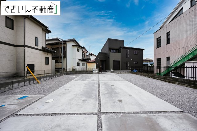 【外観】 | Livele Garden.S熊谷市上之 第7　新築住宅 | 南向きの穏やかな佇まいが、家族の新しい日常を優しく包み込む。静かな街並みに、安心して子育てできる環境が整っています。
現地(2026年9月撮影)