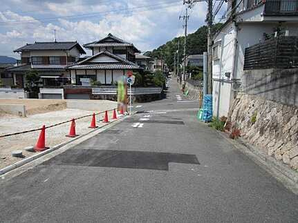 東区戸坂大上４丁目の前面道路含む現地写真