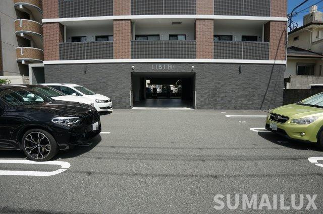 LIBTH坪井の駐車場