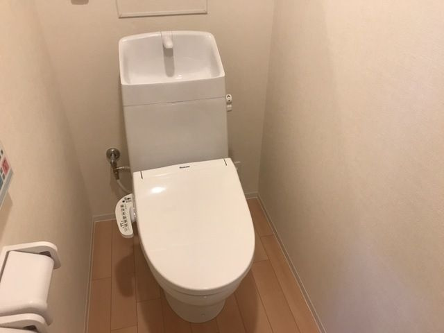 prendre黒髪のトイレ