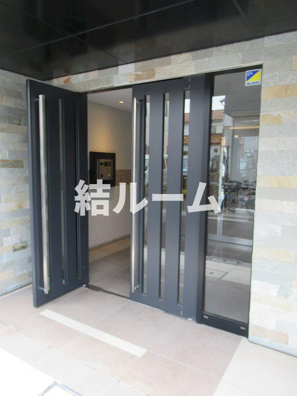 北区神谷３丁目の賃貸マンションのエントランス