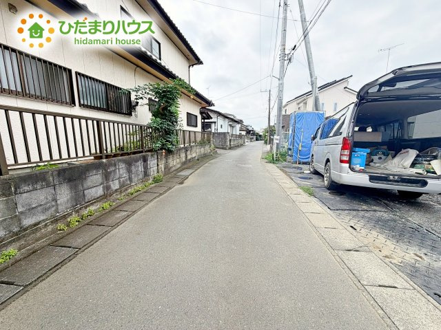 【前面道路含む現地写真】 | 水戸市吉沢町6期　新築戸建 | 繁華街のようなにぎやかさがないため、車の音や話し声が少なく、静かな生活を望む人に適している閑静な住宅地！