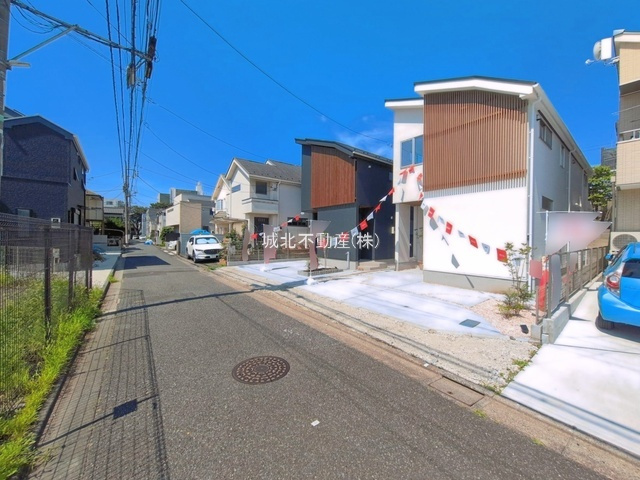 練馬区関町南1丁目 全2棟 1号棟の前面道路含む現地写真|前面道路は約6.0ｍあり、車の駐車も安心です