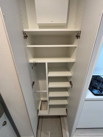 調布市上石原１丁目の賃貸マンションの収納