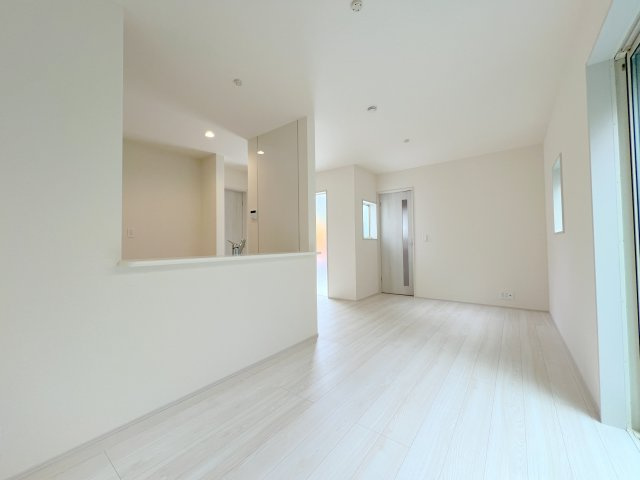 福生市熊川　新築戸建全2棟の居間・リビング|LDK13.7帖
