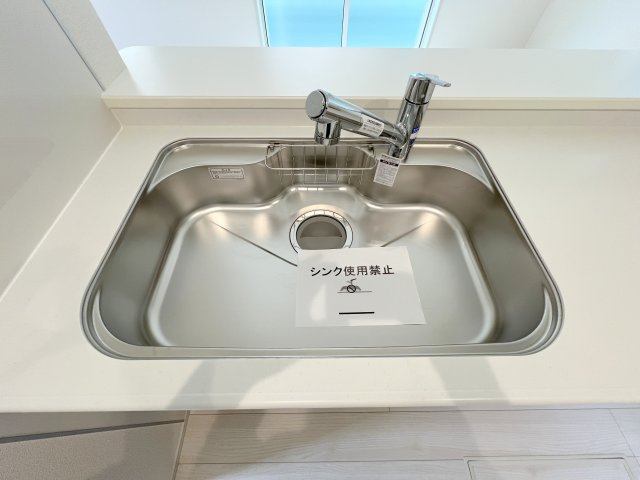 福生市熊川　新築戸建全2棟のキッチン|浄水器付きシンク
