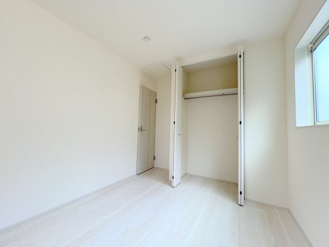 福生市熊川　新築戸建全2棟の洋室|【洋室2】収納スペース