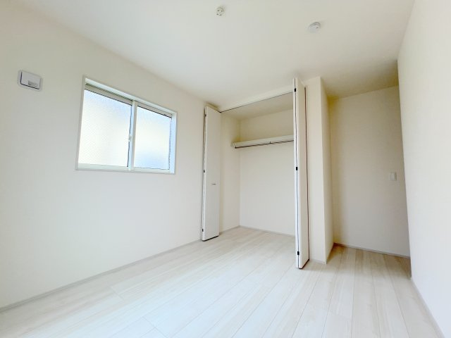 福生市熊川　新築戸建全2棟の洋室|【洋室3】収納スペース
