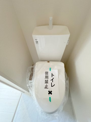 福生市熊川　新築戸建全2棟のトイレ|1階トイレには快適な温水洗浄便座付