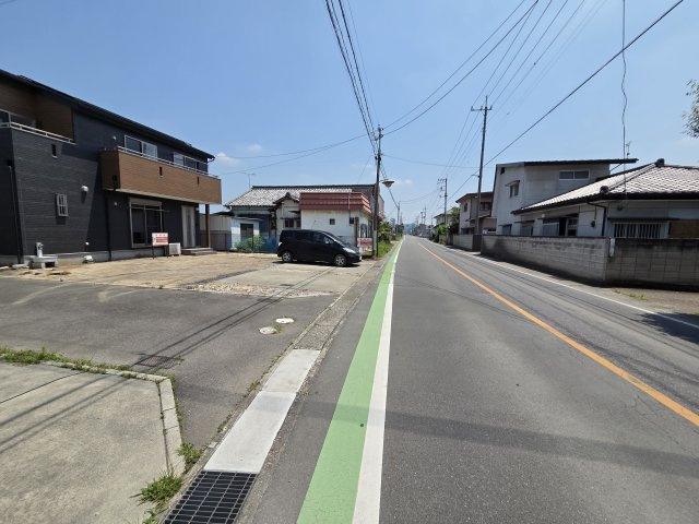 太田市大原町　中古住宅の前面道路含む現地写真
