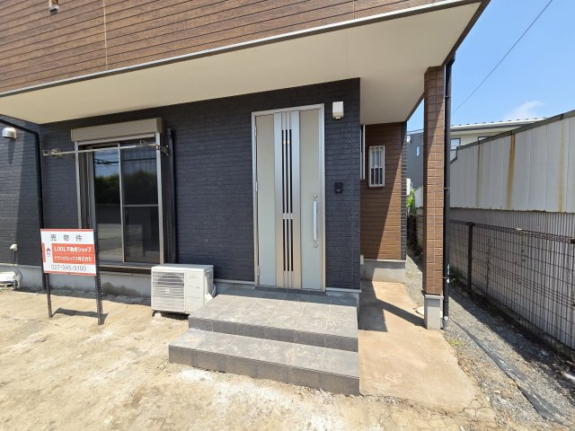 太田市大原町　中古住宅の玄関