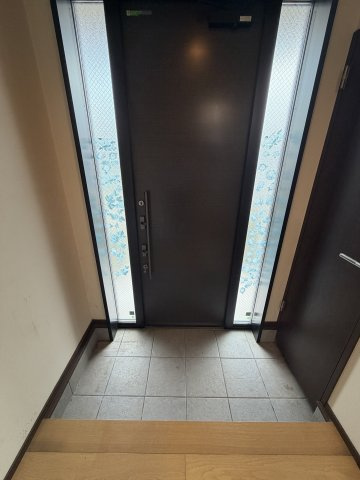 西区香呑町二丁目 中古戸建の玄関