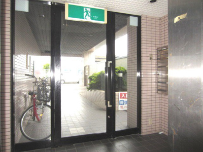 【エントランス】 | ＢＡＳＥ－ＯＮＥ貝塚