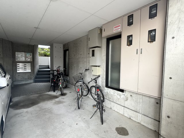 クラフトアルスの駐車場