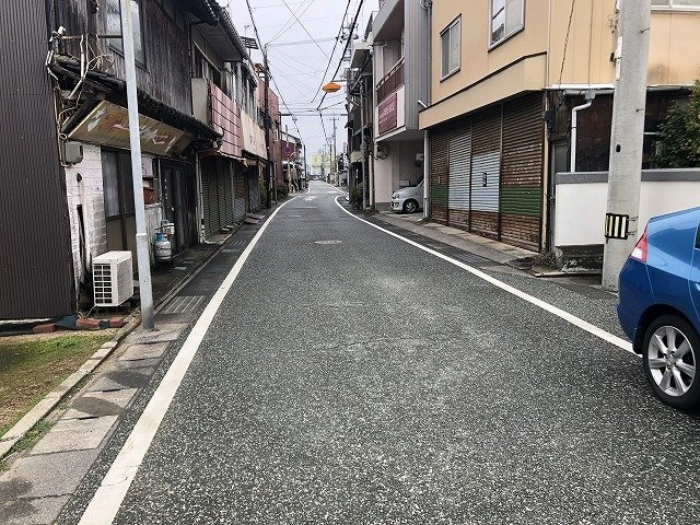 松山市北条辻の売地の前面道路含む現地写真