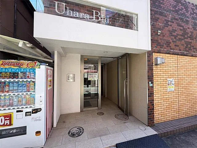 うはら甲子園口ビルのエントランス