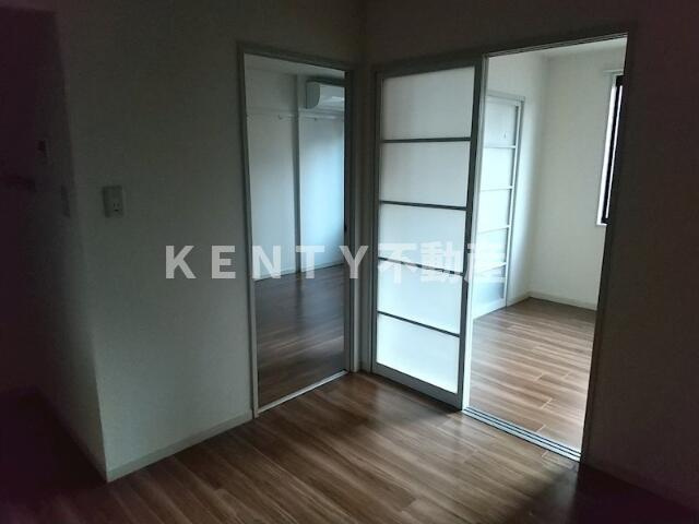 【居間・リビング】 | ハイム田園調布 | こちらのリビングで趣味の時間をお楽しみください