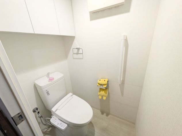 アルファスマート古三津のトイレ|落ち着いた色調のトイレです