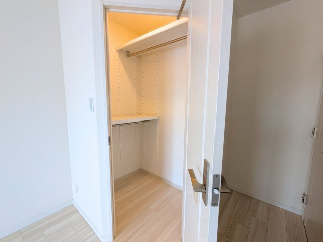 クレアホームズ松山千舟町　ザ・クラスの収納|こまごまとしたものを収納できそうですね