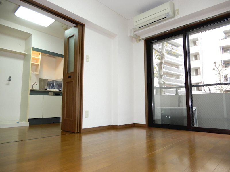 ヴィアーレＭ の居間・リビング