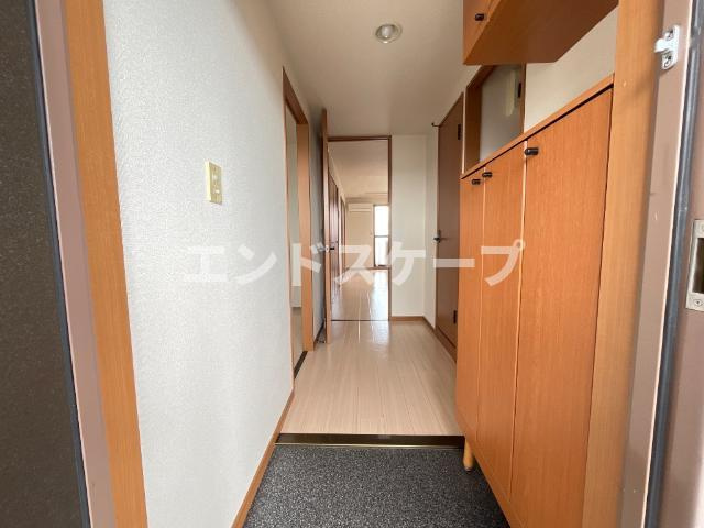 クローバービルの内装|廊下
高崎、前橋のお部屋探しはエンドスケープまで！お客様の理想お聞かせ下さい♪