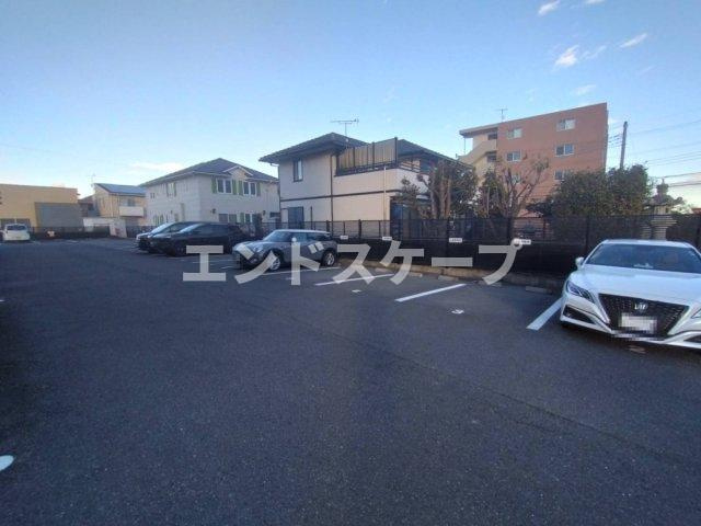 クローバービルの駐車場|高崎、前橋のお部屋探しはエンドスケープまで！お客様の理想お聞かせ下さい♪