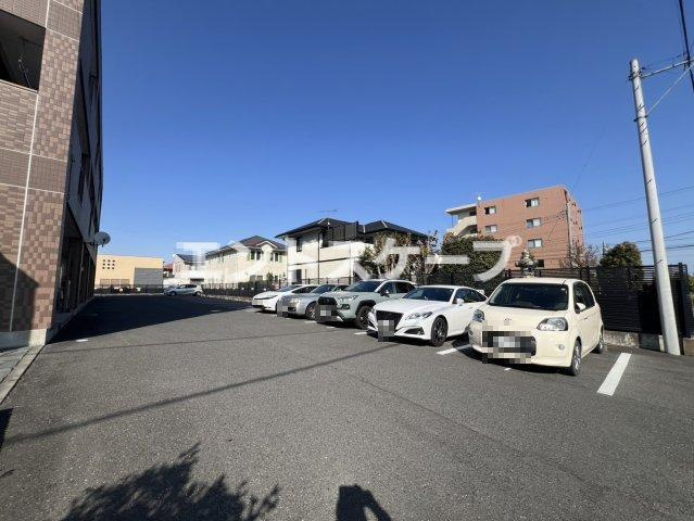 クローバービルの駐車場|高崎、前橋のお部屋探しはエンドスケープまで！お客様の理想お聞かせ下さい♪
