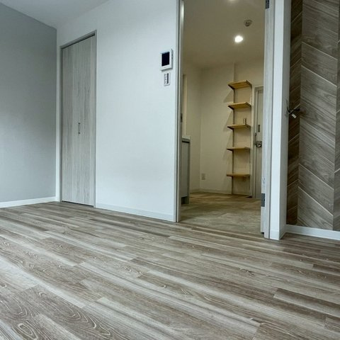 ラフィネA「10,000円キャッシュバック対象物件」の洋室|明るい洋室です