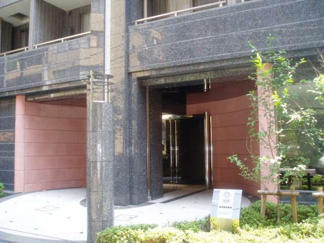 パレステュディオ新宿御苑駅前のエントランス|パレステュディオ新宿御苑駅前