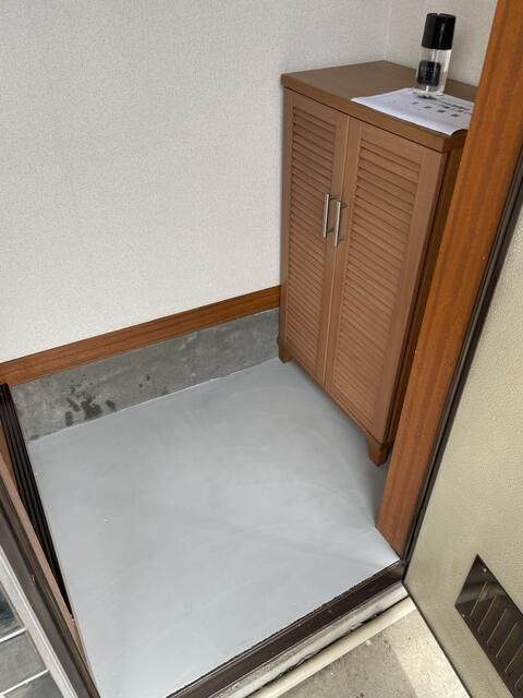 町田市玉川学園５丁目のアパートの玄関