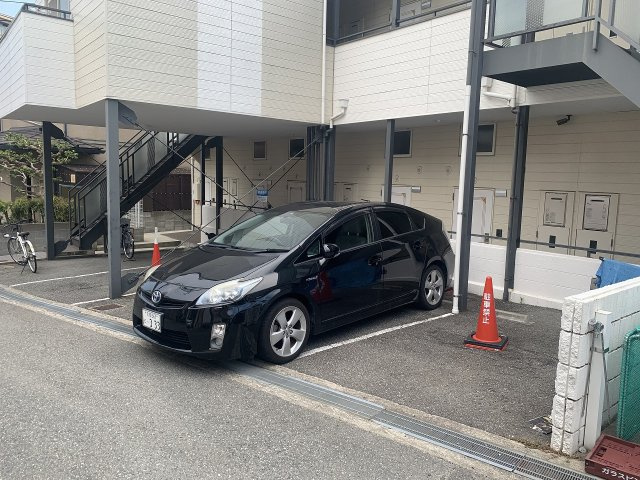 コートアケイシアの駐車場