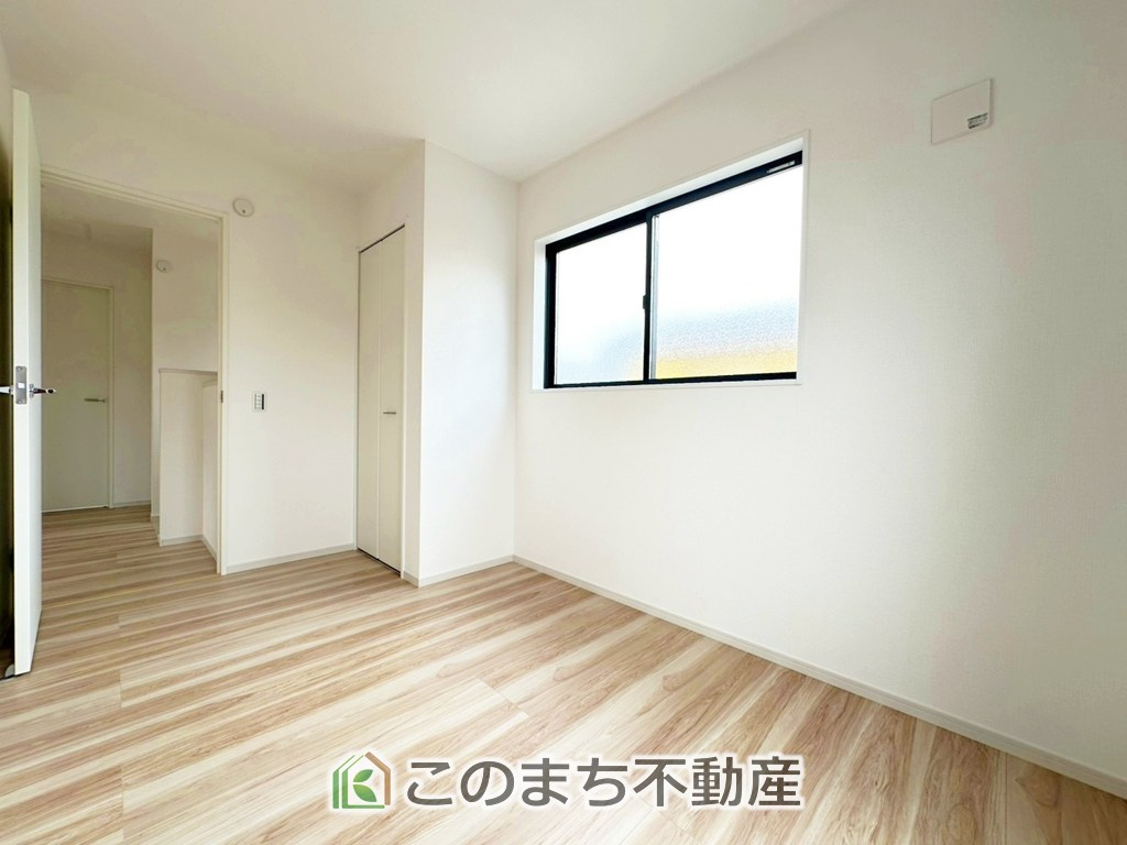 リガーレ宇都宮市石井町7期の洋室|居室のサッシにはペアガラスを採用しております。高い断熱性による省エネと結露対策に有効です。
