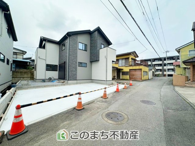リガーレ宇都宮市石井町7期の前面道路含む現地写真|前面道路は交通量が少なく、運転が苦手な方でも落ち着いて出し入れ出来ます☆
