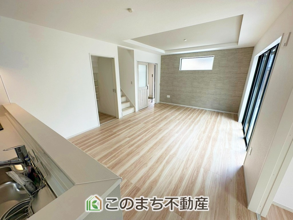 リガーレ宇都宮市石井町7期の居間・リビング|南側から暖かな日差しが差し込みます♪キッチンからリビングの様子がよく見渡せます☆
