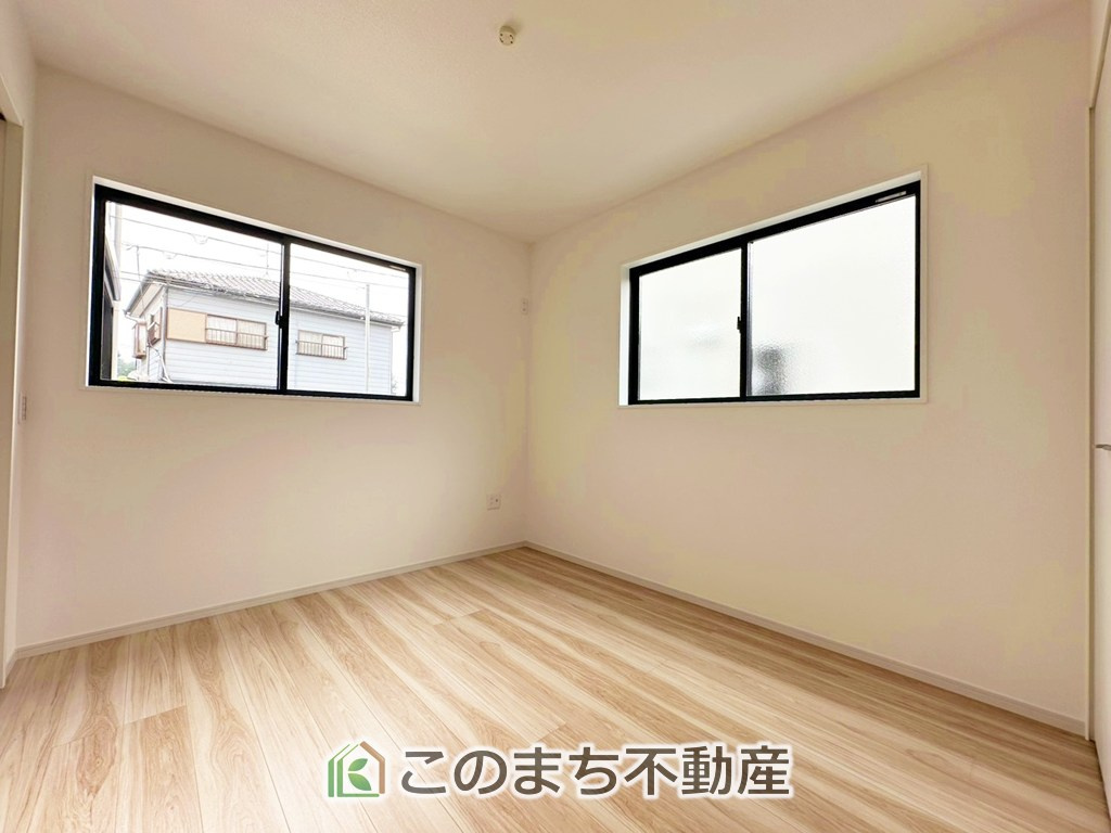 リガーレ宇都宮市石井町7期の洋室|日当たりが良く明るい洋室です。クローゼット付きで家具の配置がしやすく居心地の良いプライベート空間を演出します。
