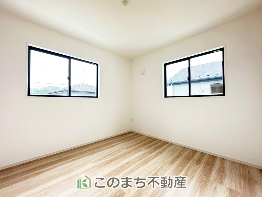 リガーレ宇都宮市石井町7期の洋室|採光も確保されたお部屋です。大きいベッドを置いても余裕のあるゆとり空間。

