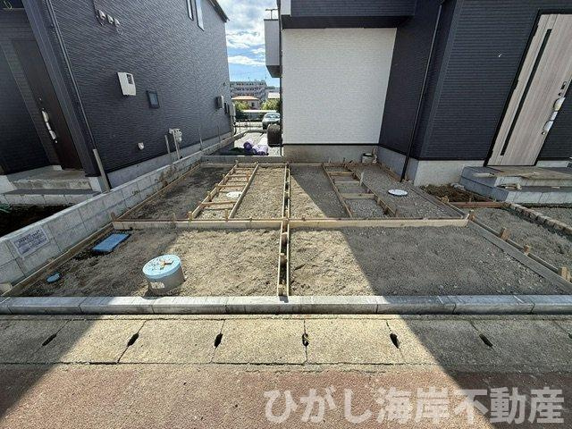 平塚市御殿3丁目　新築戸建　全３棟の駐車場|10月1日撮影　外構工事中　駐車スペース